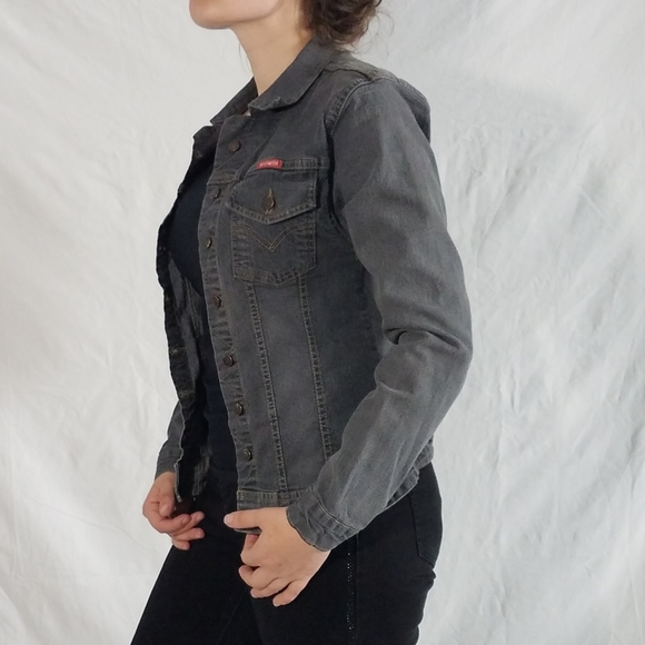 Beautiful jean jacket - Picture 7 of 9